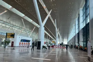 Water leaks from glass roofs found at Tan Son Nhat Airport's Terminal T3